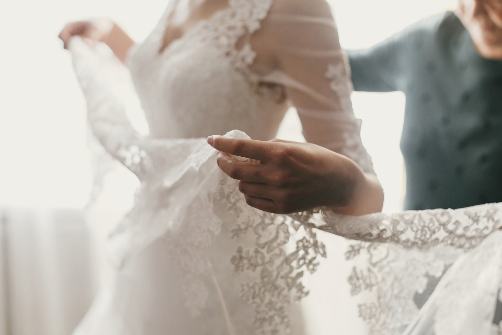 13 Sweet Ways to Include Your Mom on Your Wedding Day